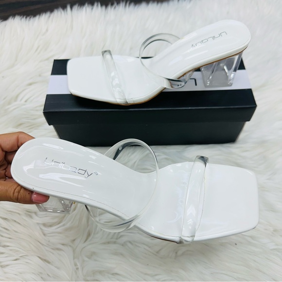 White strap clear heel - Picture 6 of 7